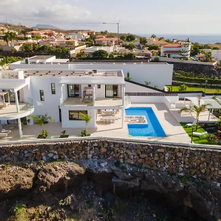 빌라 Luxury Villa Andrea - Seaviews - Panoramic Seaviews - Heated Private Pool *