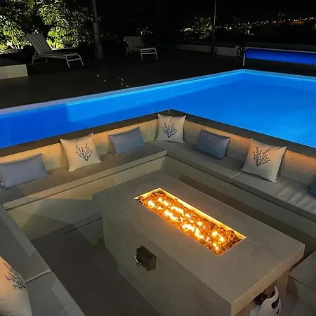 Luxury Villa Andrea - Seaviews - Panoramic Seaviews - Heated Private Pool 빌라 아데제