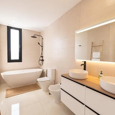 Luxury Villa Andrea - Seaviews - Panoramic Seaviews - Heated Private Pool *
