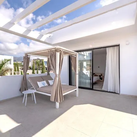 빌라 Luxury Villa Andrea - Seaviews - Panoramic Seaviews - Heated Private Pool *