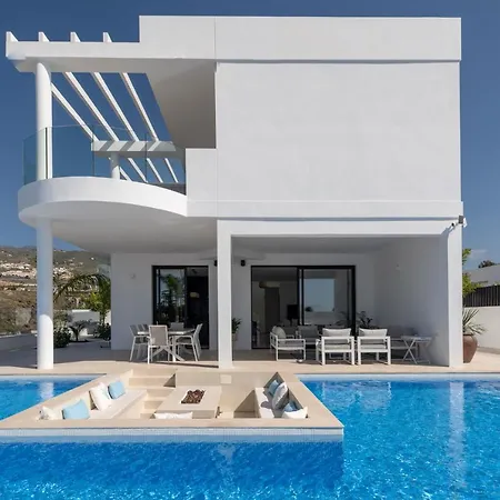 빌라 Luxury Villa Andrea - Seaviews - Panoramic Seaviews - Heated Private Pool *