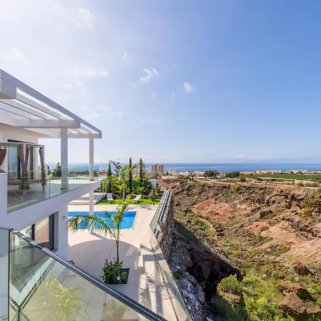 Luxury Villa Andrea - Seaviews - Panoramic Seaviews - Heated Private Pool Villa *